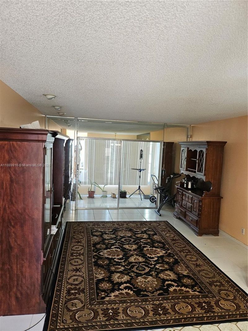 5121 W Oakland Park Blvd, Unit 211, Lauderdale Lakes, FL 33313 Photo