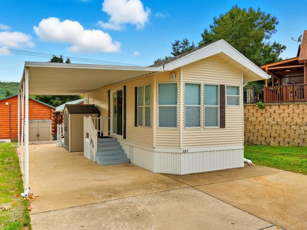 121 Valley Way, Hollister, MO 65672