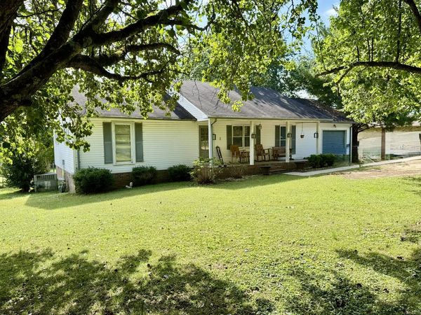 70 Woods Edge Rd, Winchester, TN 37398