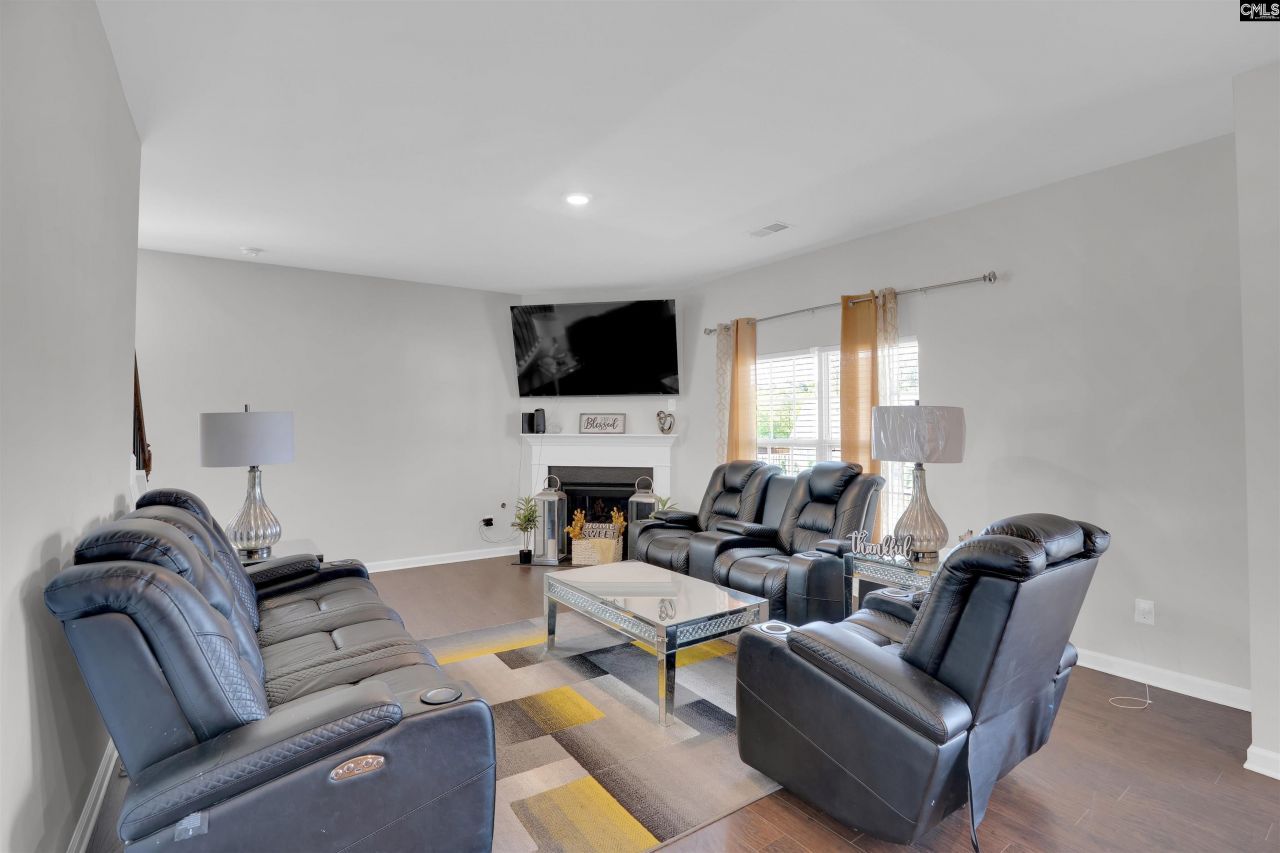 453 Tulip Way Photo 10