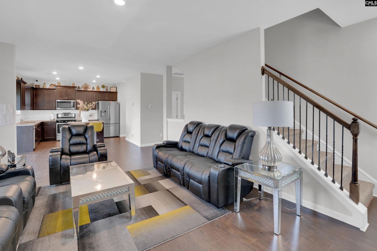 453 Tulip Way Photo 12