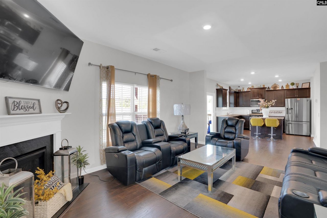 453 Tulip Way Photo 13