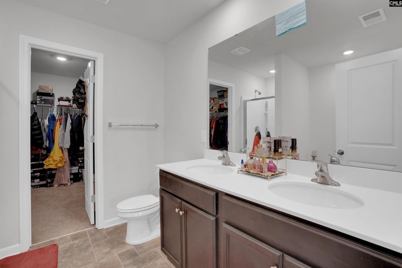 453 Tulip Way Photo 17