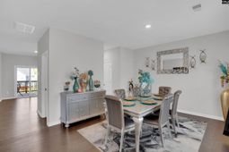 453 Tulip Way photo 4