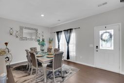 453 Tulip Way photo 4