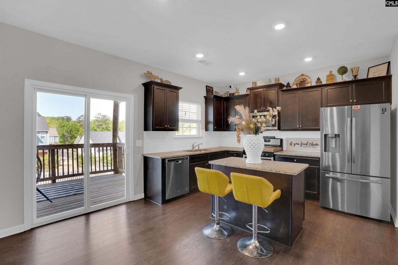 453 Tulip Way Photo 5