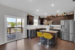 453 Tulip Way photo 4