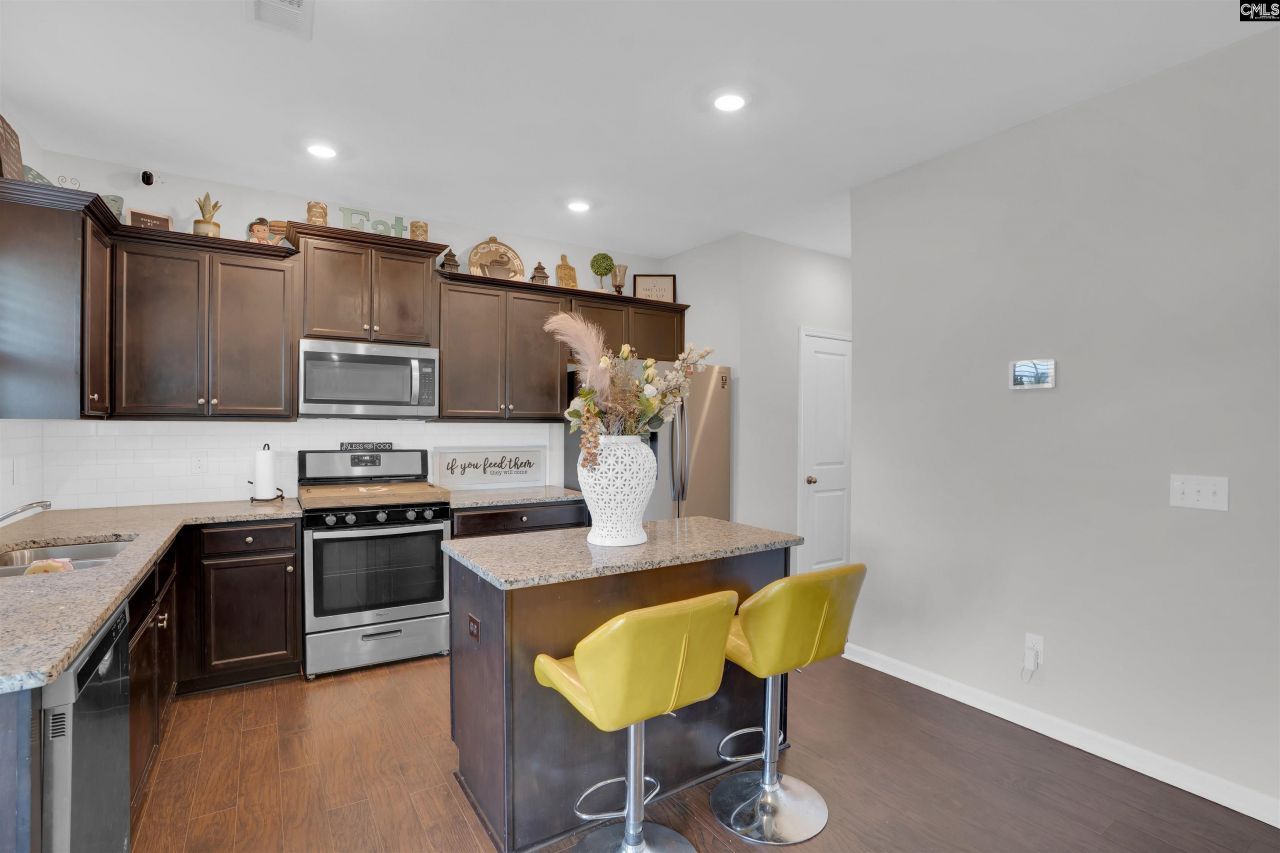 453 Tulip Way Photo 6