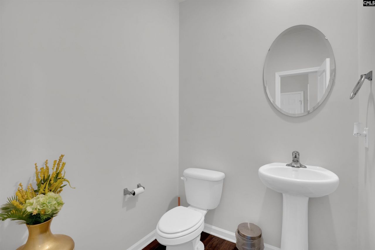 453 Tulip Way Photo 9