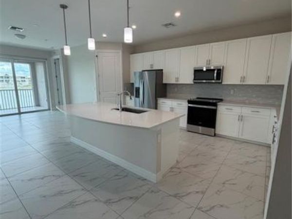 251 Indies Dr E, Unit 201, NAPLES, FL 34114