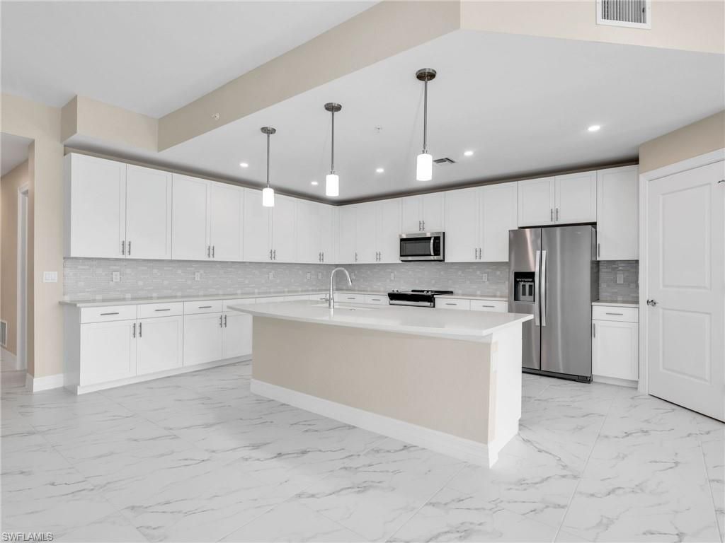 257 Indies Dr E, Unit 102, Naples, FL 34114 Photo