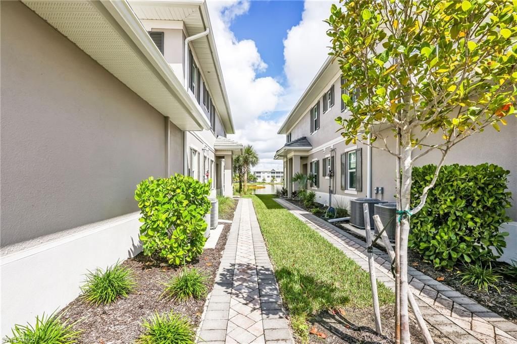 257 Indies Dr E, Unit 102, Naples, FL 34114 Photo