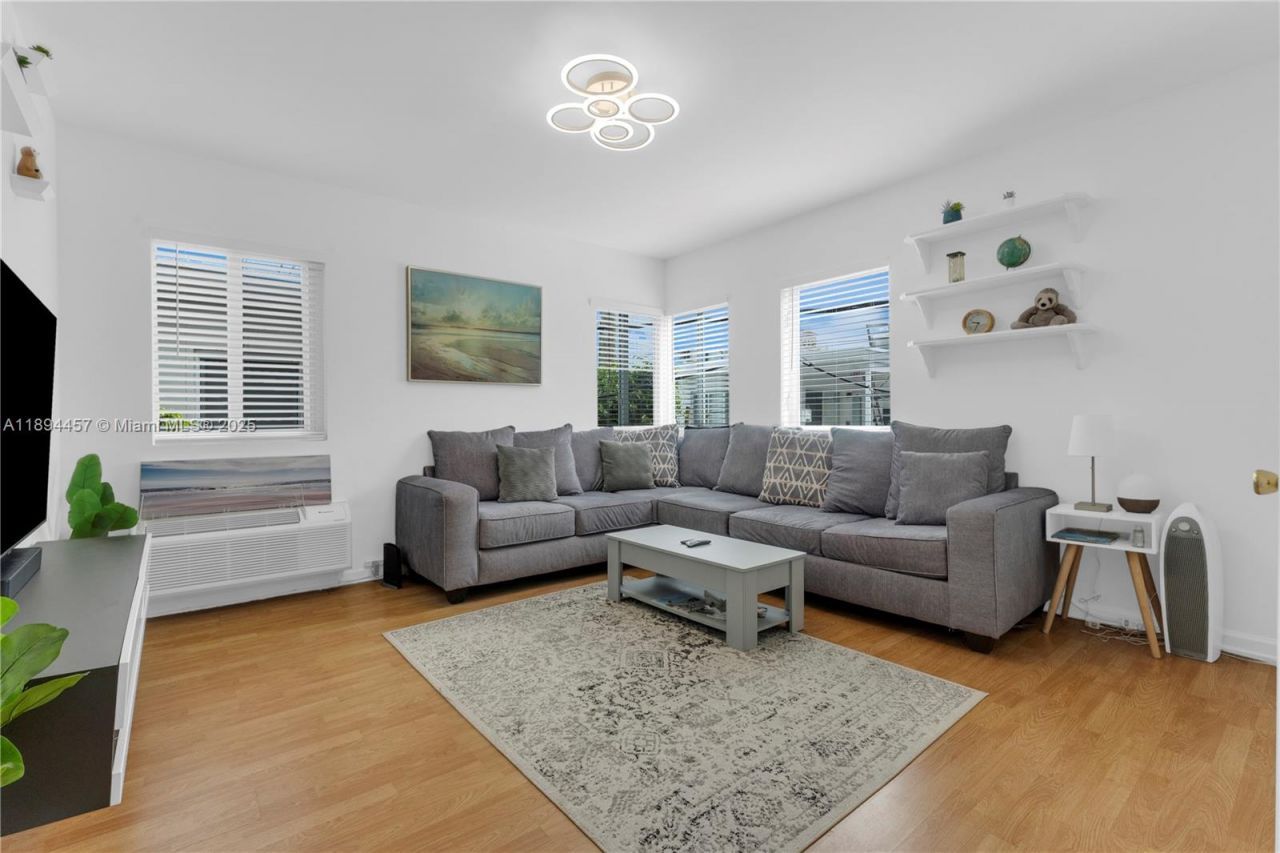 1027 S Euclid Ave, Unit 12, Miami Beach, FL 33139 Photo