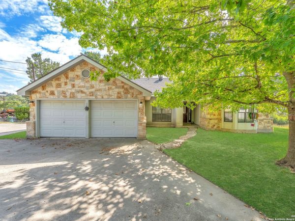 881 Georges, Lakehills, TX 78063