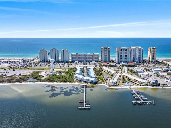 8522 Gulf Boulevard, Unit APT 3, Navarre, FL 32566