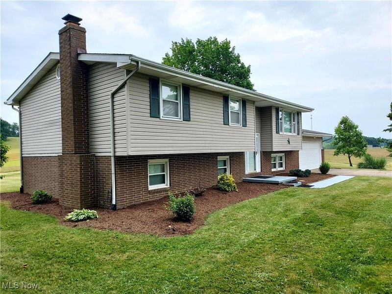 1990 Belfort Avenue NE, Louisville, OH 44641 Photo 2