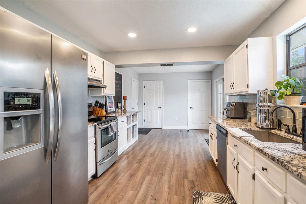 736 Sandy Creek Drive, Brandon, FL 33511 Photo