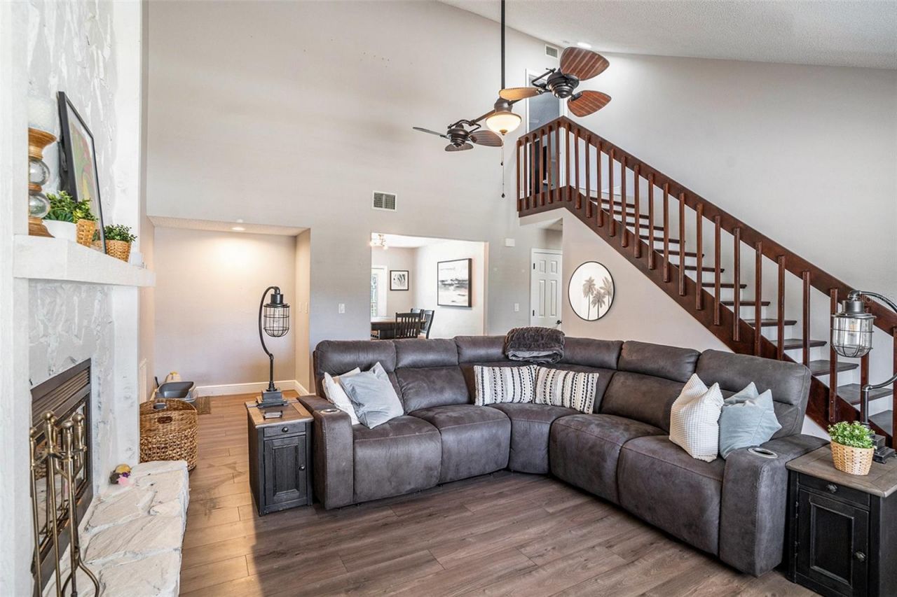 736 Sandy Creek Drive, Brandon, FL 33511 Photo