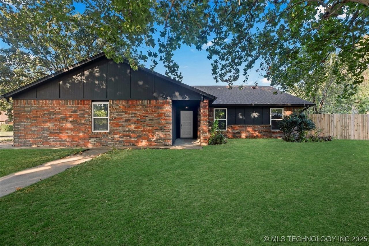 704 N Zenith Avenue, Tulsa, OK 74127 Main Photo