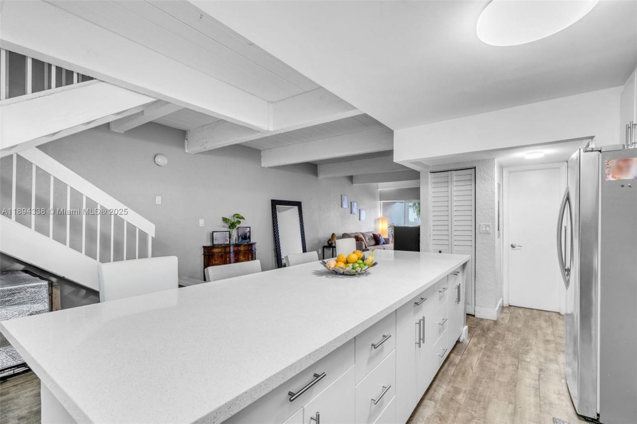 19440 NE 26th Ave, Unit 54B, Miami, FL 33180 Photo