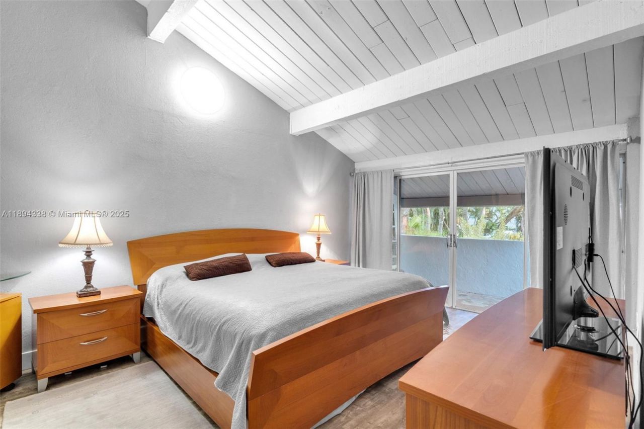 19440 NE 26th Ave, Unit 54B, Miami, FL 33180 Photo