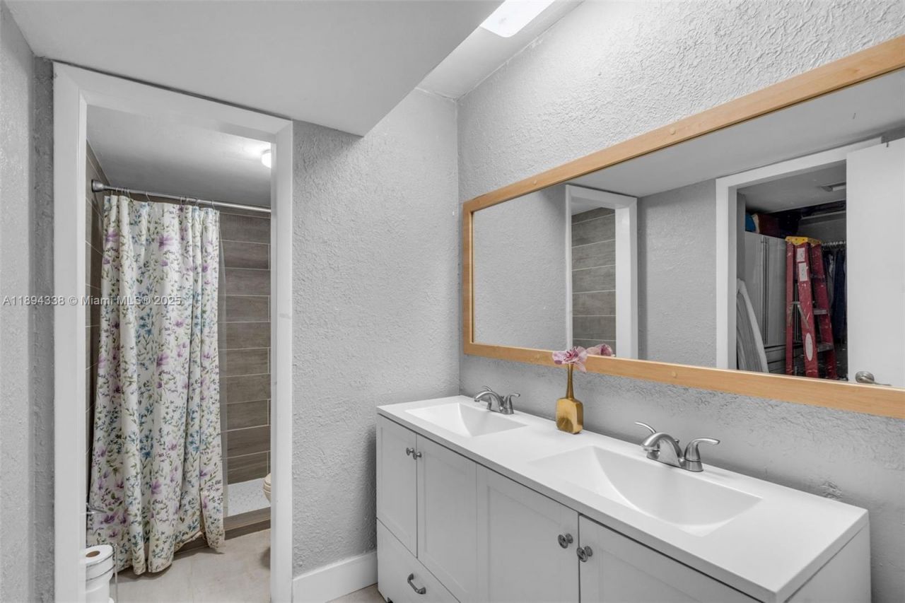 19440 NE 26th Ave, Unit 54B, Miami, FL 33180 Photo