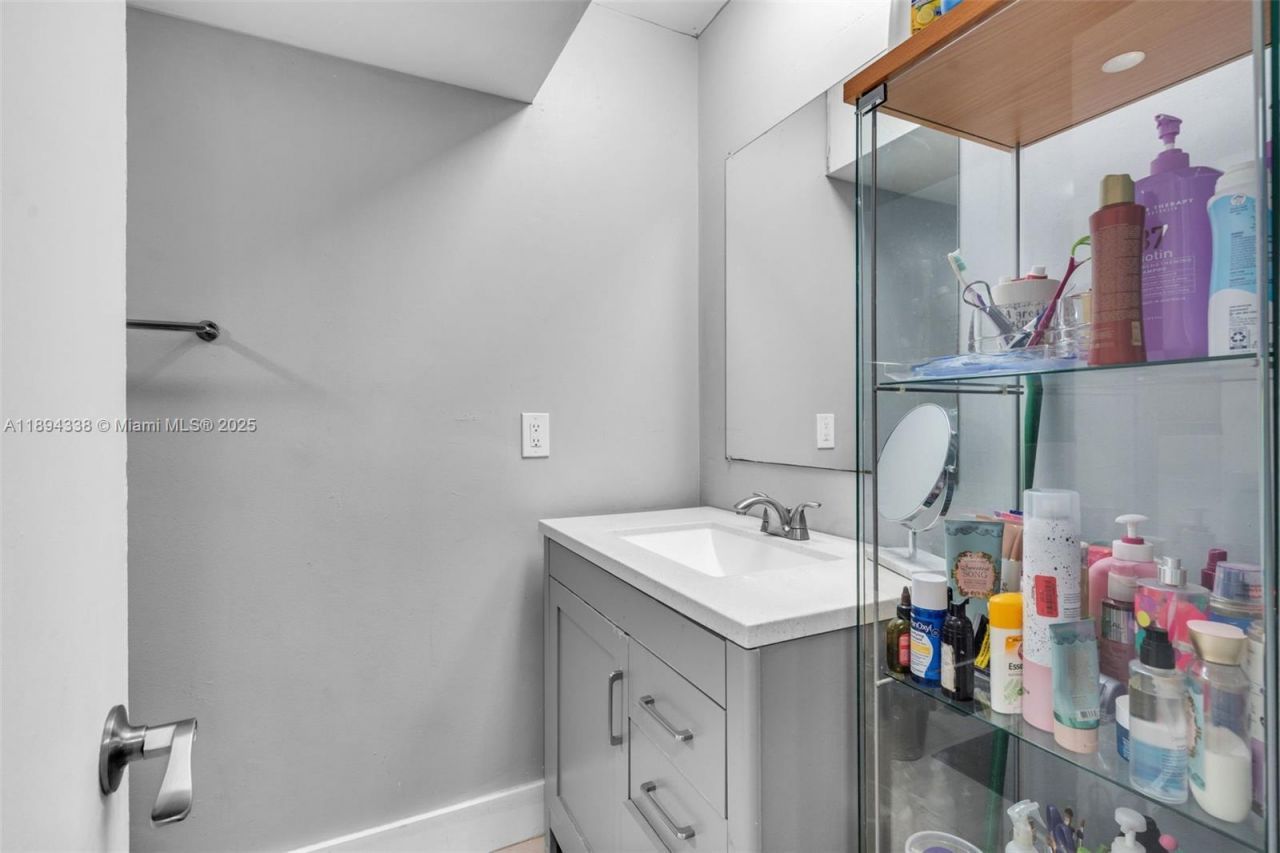 19440 NE 26th Ave, Unit 54B, Miami, FL 33180 Photo