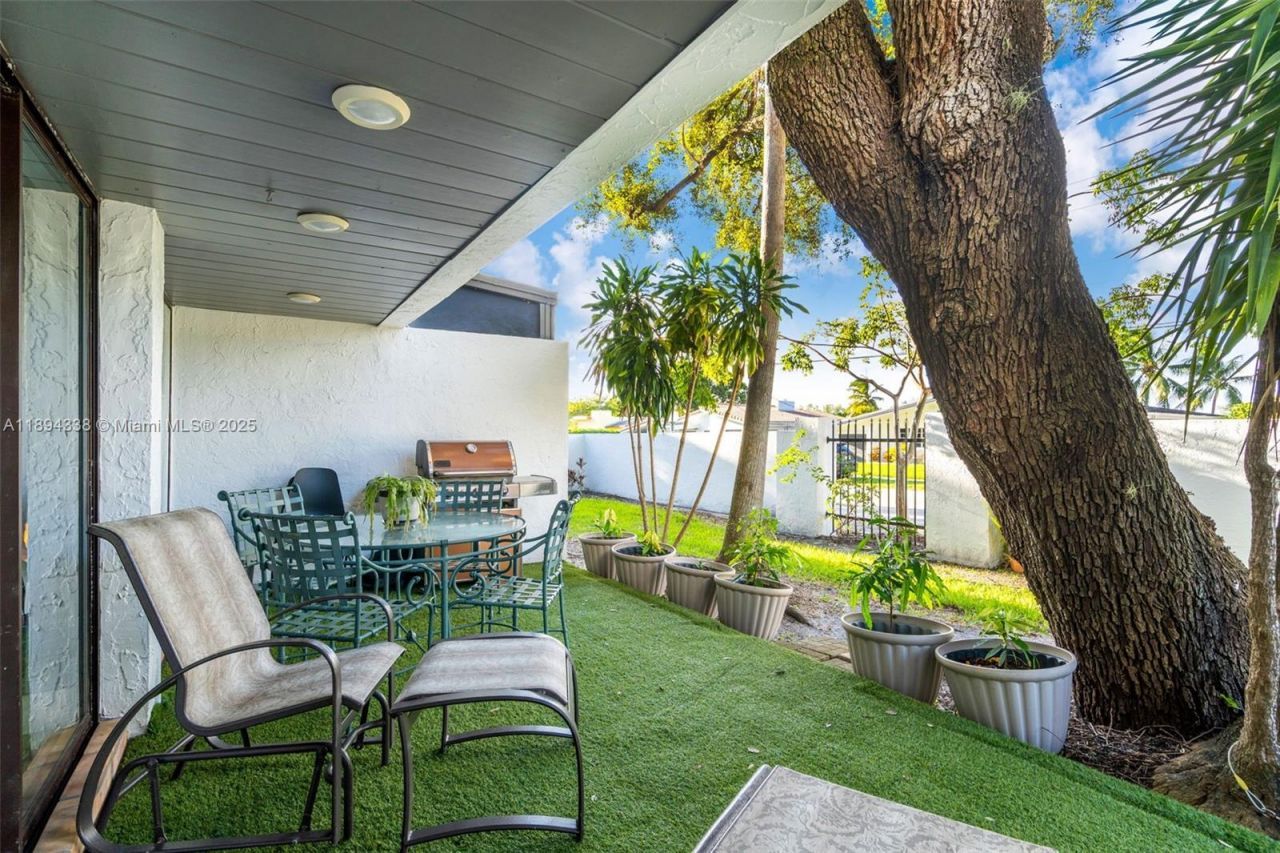 19440 NE 26th Ave, Unit 54B, Miami, FL 33180 Photo