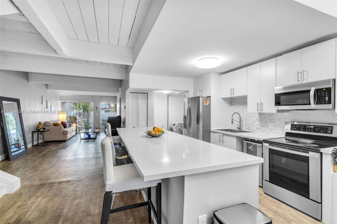 19440 NE 26th Ave, Unit 54B, Miami, FL 33180 Photo