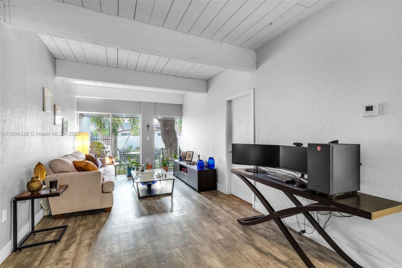 19440 NE 26th Ave, Unit 54B, Miami, FL 33180 Photo