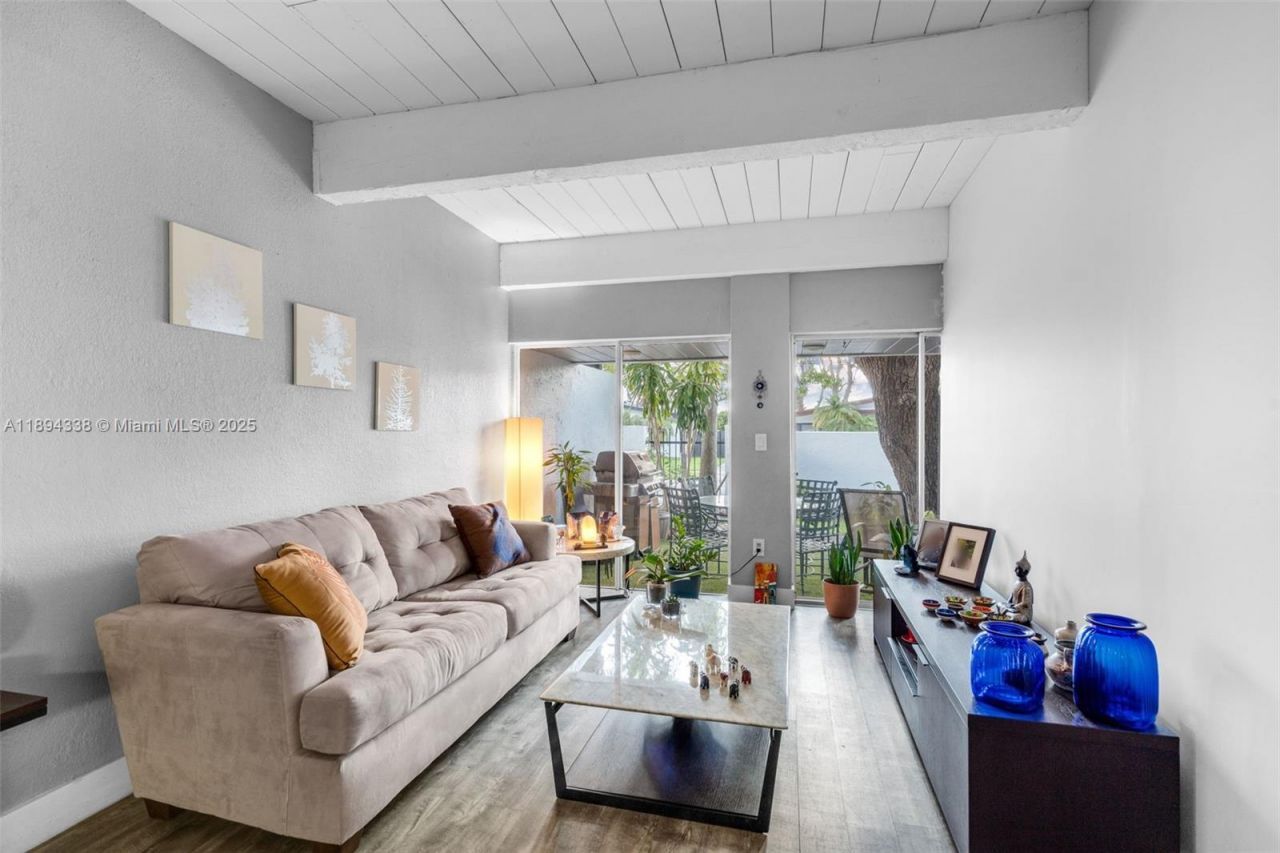 19440 NE 26th Ave, Unit 54B, Miami, FL 33180 Photo