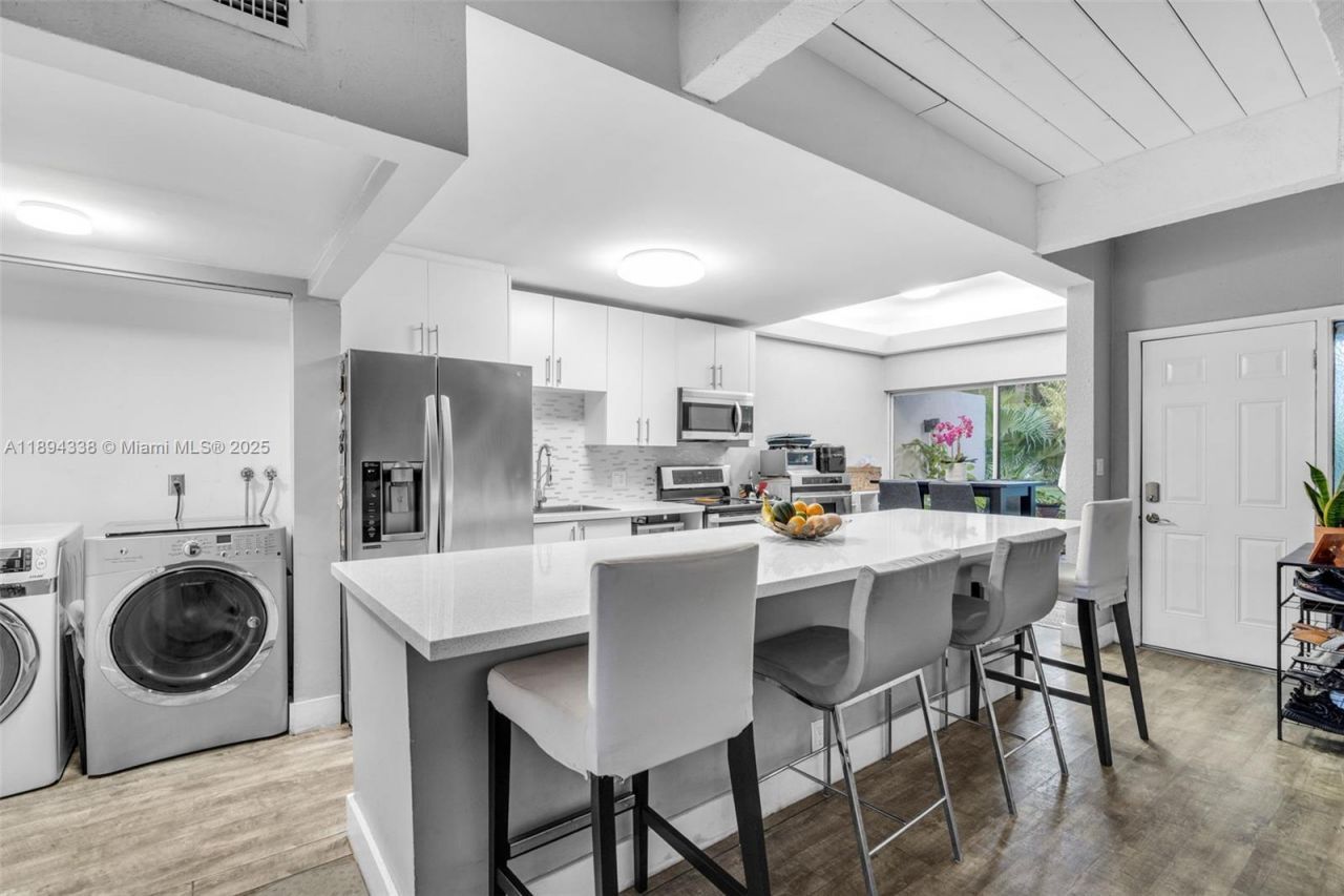 19440 NE 26th Ave, Unit 54B, Miami, FL 33180 Photo