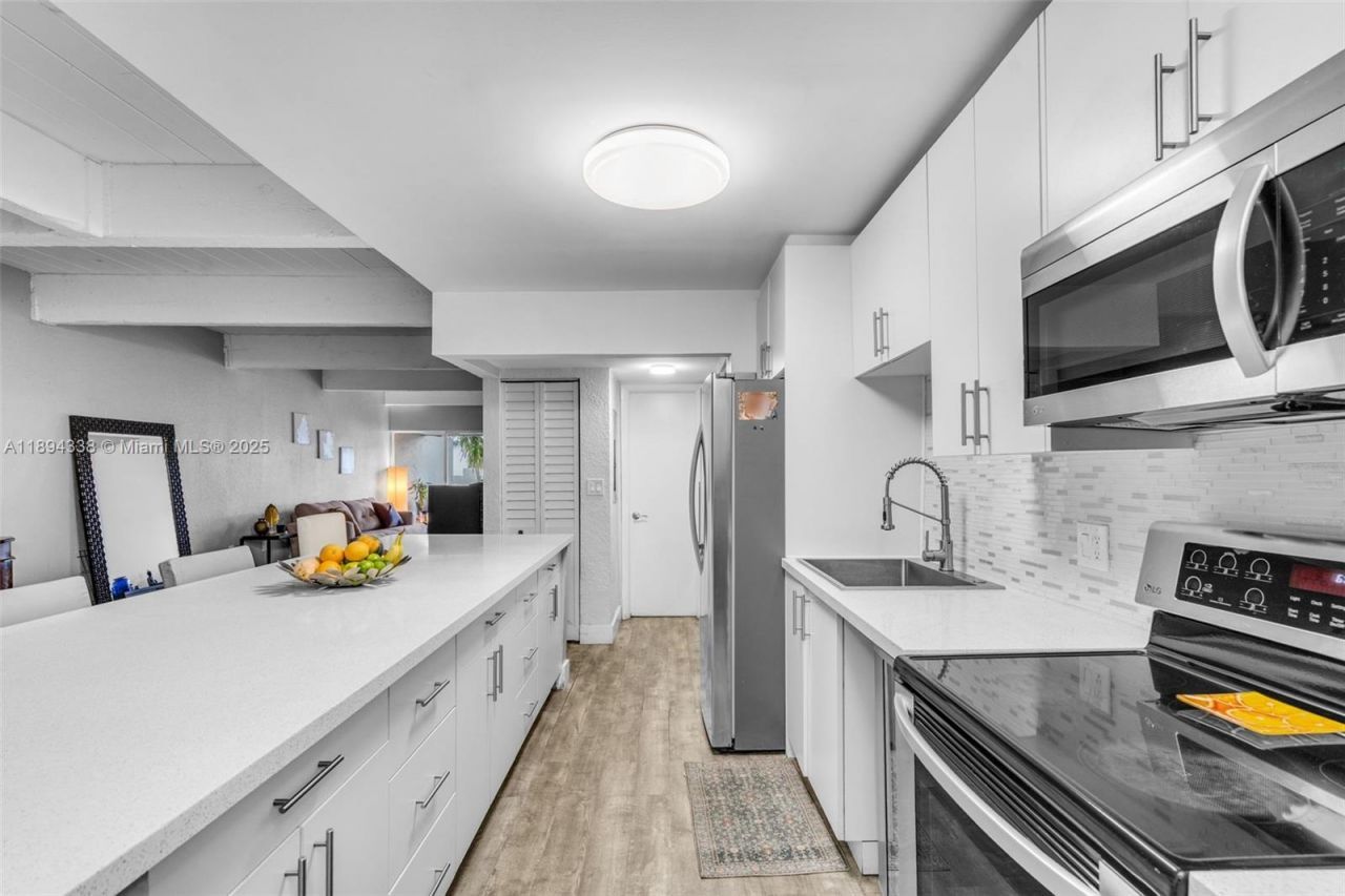 19440 NE 26th Ave, Unit 54B, Miami, FL 33180 Photo