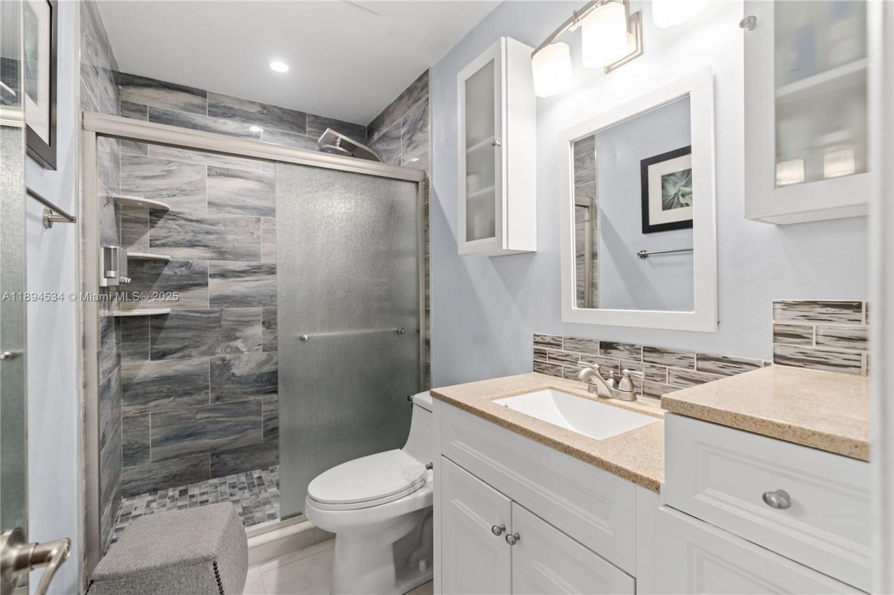 2450 W 67th Pl, Unit 13-12, Hialeah, FL 33016 Photo