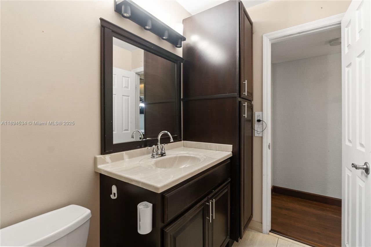 2450 W 67th Pl, Unit 13-12, Hialeah, FL 33016 Photo