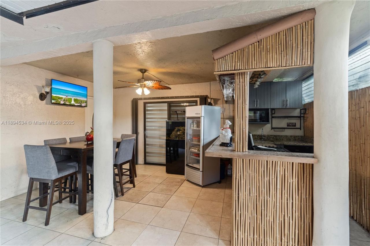 2450 W 67th Pl, Unit 13-12, Hialeah, FL 33016 Photo