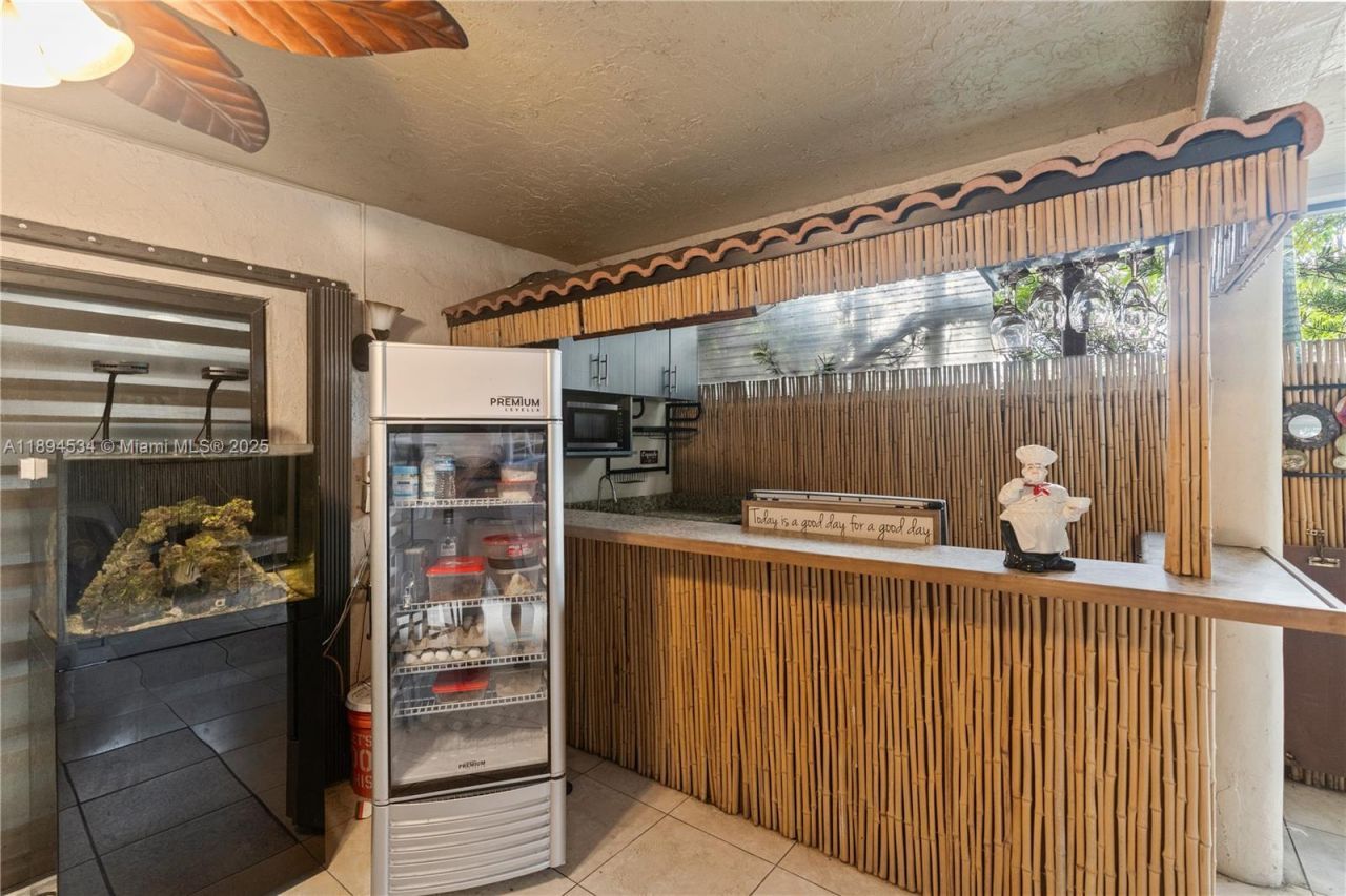 2450 W 67th Pl, Unit 13-12, Hialeah, FL 33016 Photo