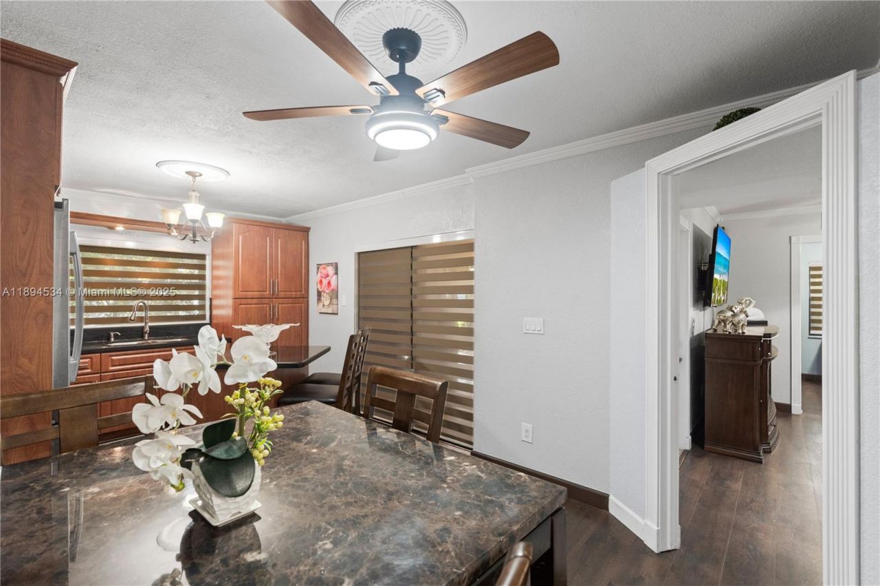 2450 W 67th Pl, Unit 13-12, Hialeah, FL 33016 Photo