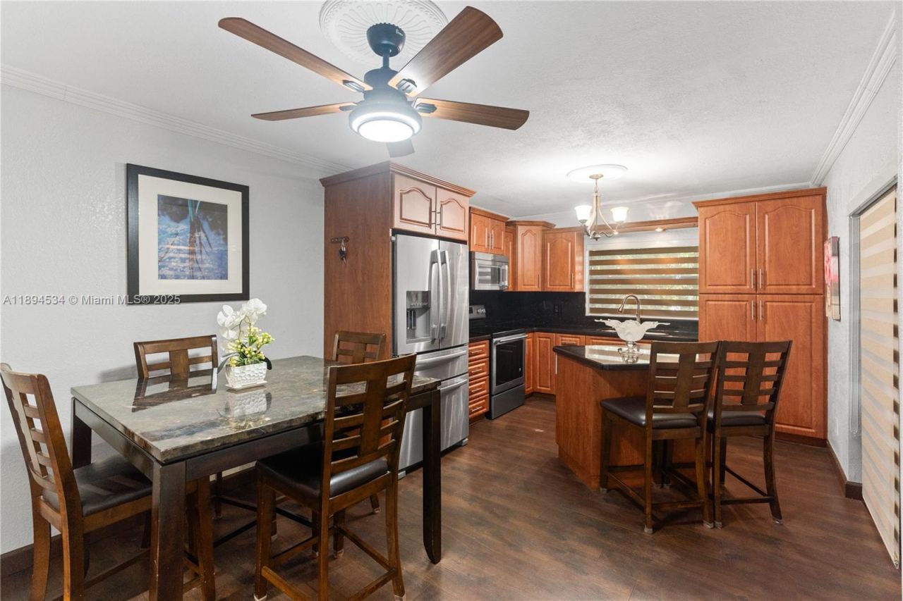 2450 W 67th Pl, Unit 13-12, Hialeah, FL 33016 Photo