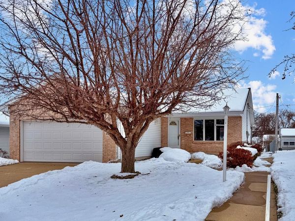 2035 Broadlawn Road, Dubuque, IA 52001