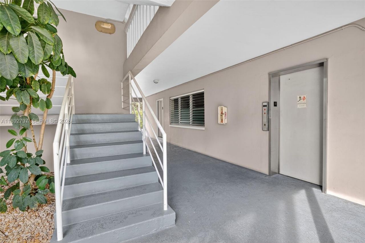 900 SW 12th St, Unit 305, Fort Lauderdale, FL 33315 Photo