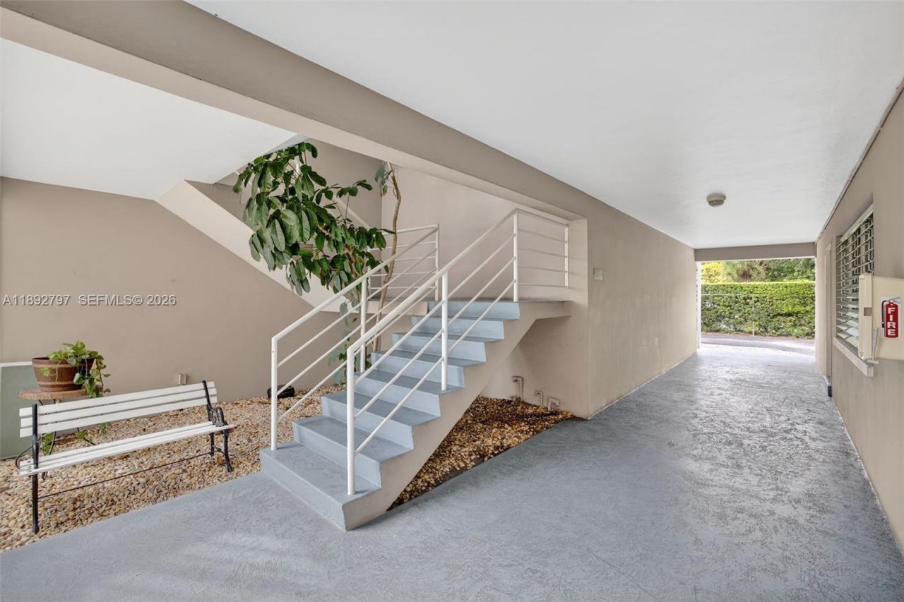900 SW 12th St, Unit 305, Fort Lauderdale, FL 33315 Photo