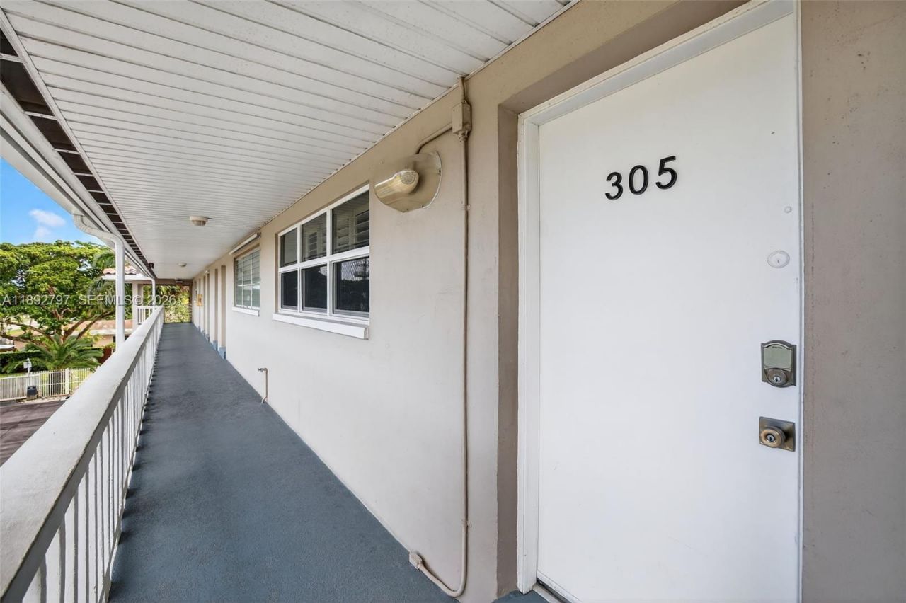 900 SW 12th St, Unit 305, Fort Lauderdale, FL 33315 Photo