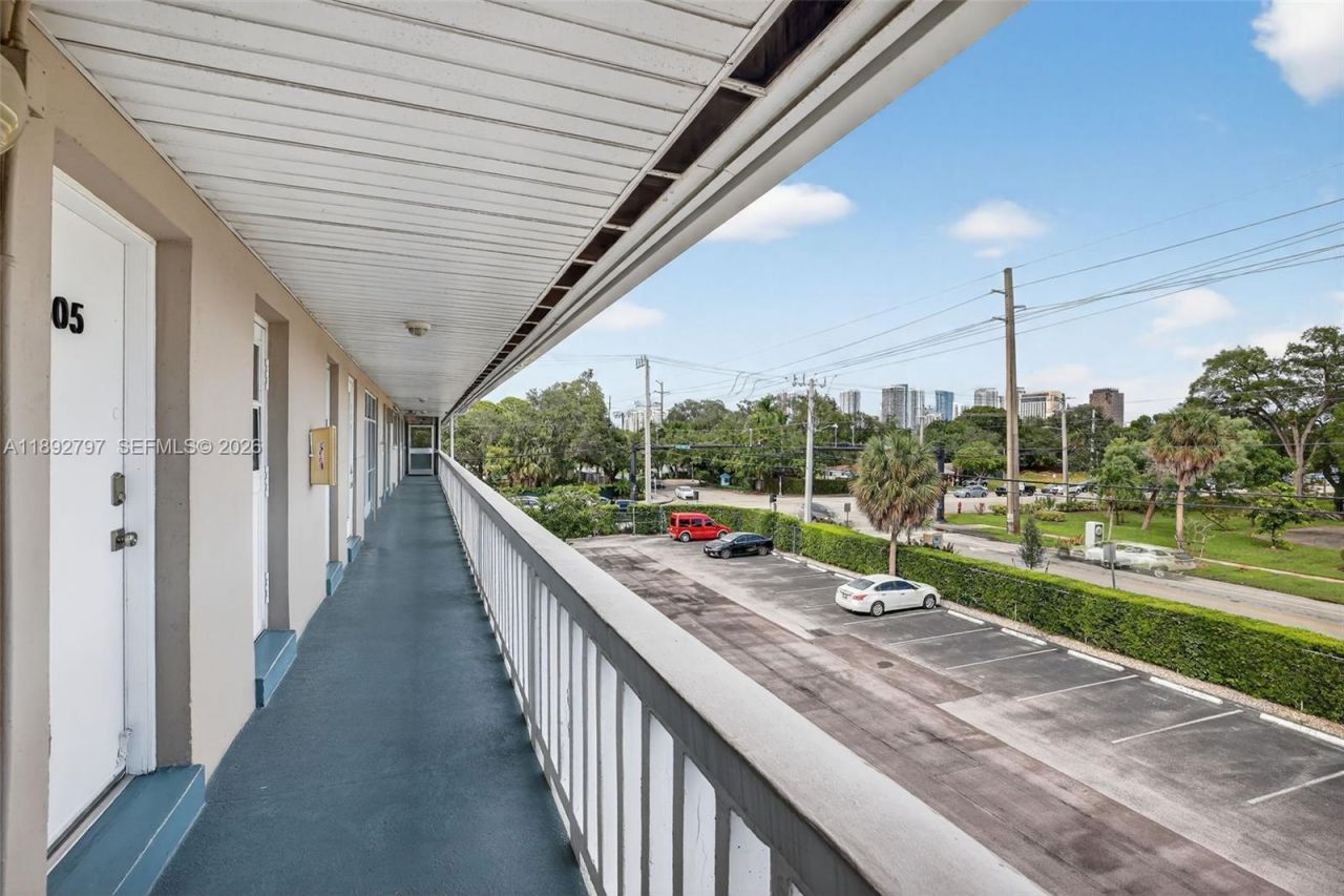 900 SW 12th St, Unit 305, Fort Lauderdale, FL 33315 Photo