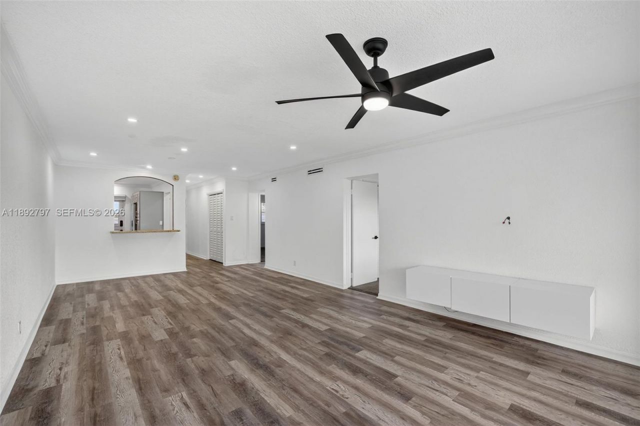 900 SW 12th St, Unit 305, Fort Lauderdale, FL 33315 Photo