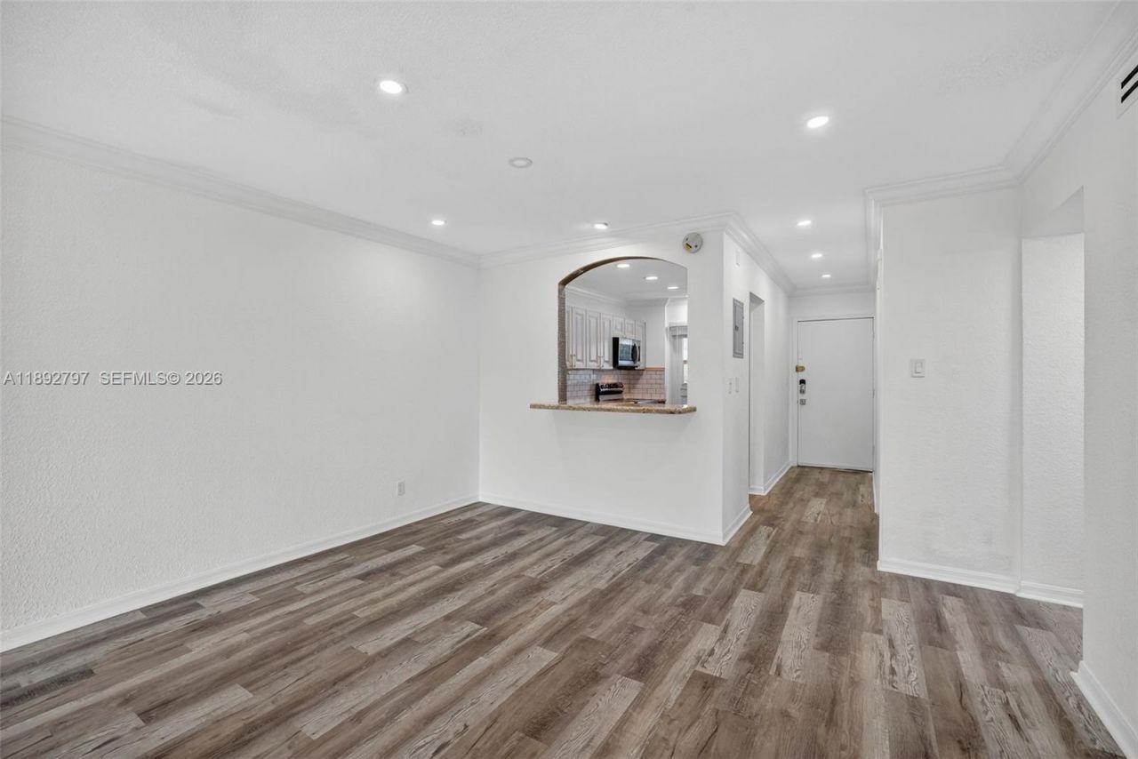 900 SW 12th St, Unit 305, Fort Lauderdale, FL 33315 Photo