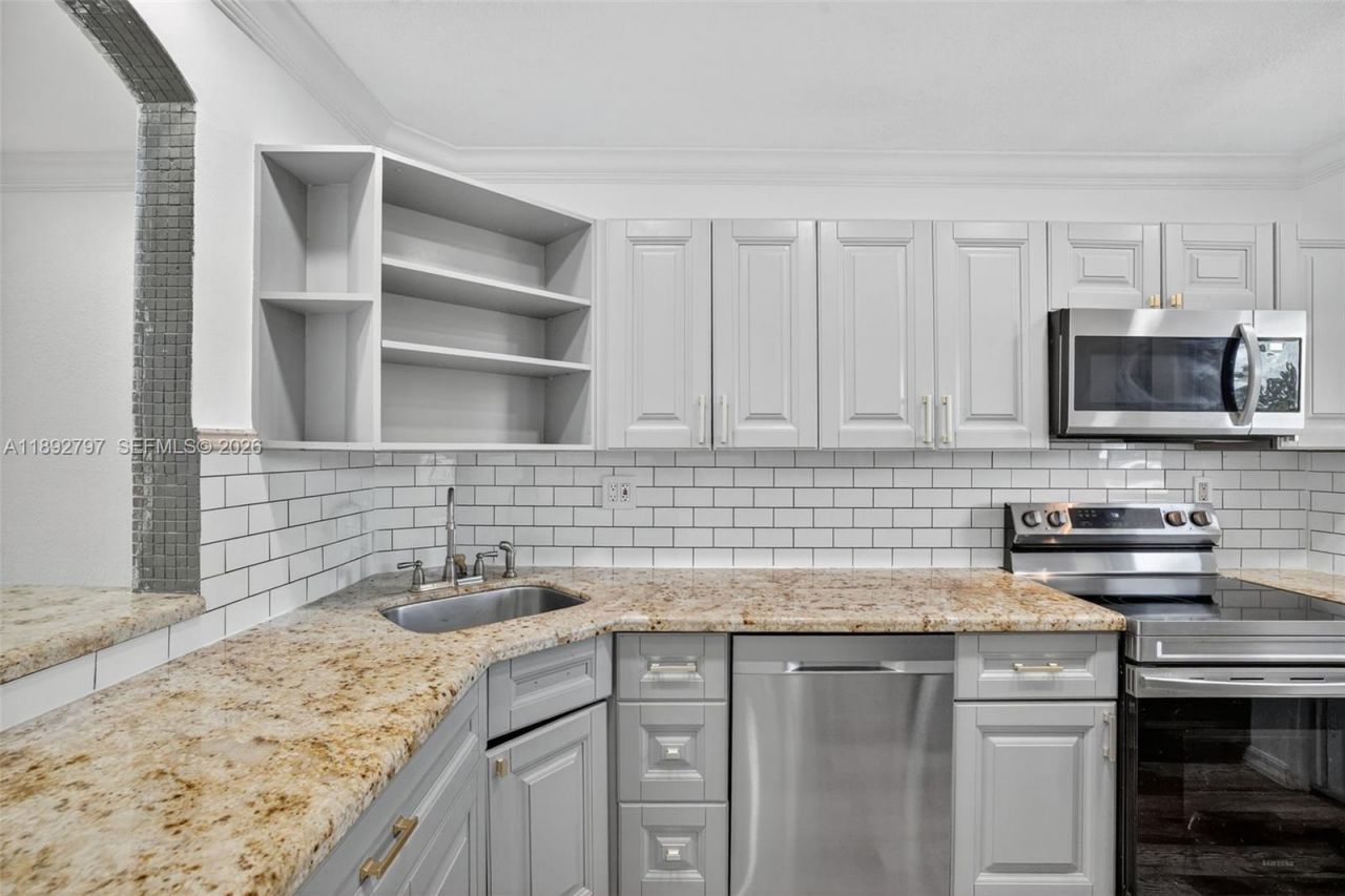 900 SW 12th St, Unit 305, Fort Lauderdale, FL 33315 Photo