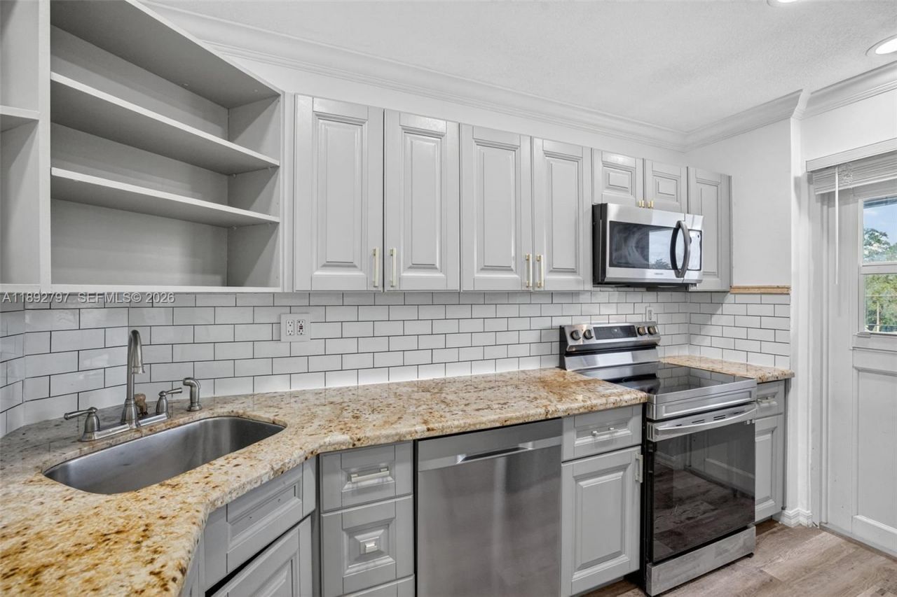 900 SW 12th St, Unit 305, Fort Lauderdale, FL 33315 Photo