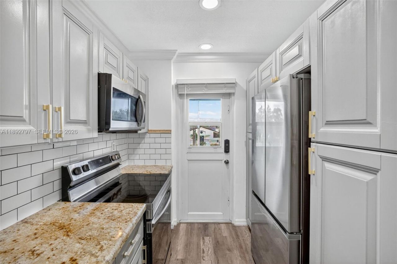 900 SW 12th St, Unit 305, Fort Lauderdale, FL 33315 Photo