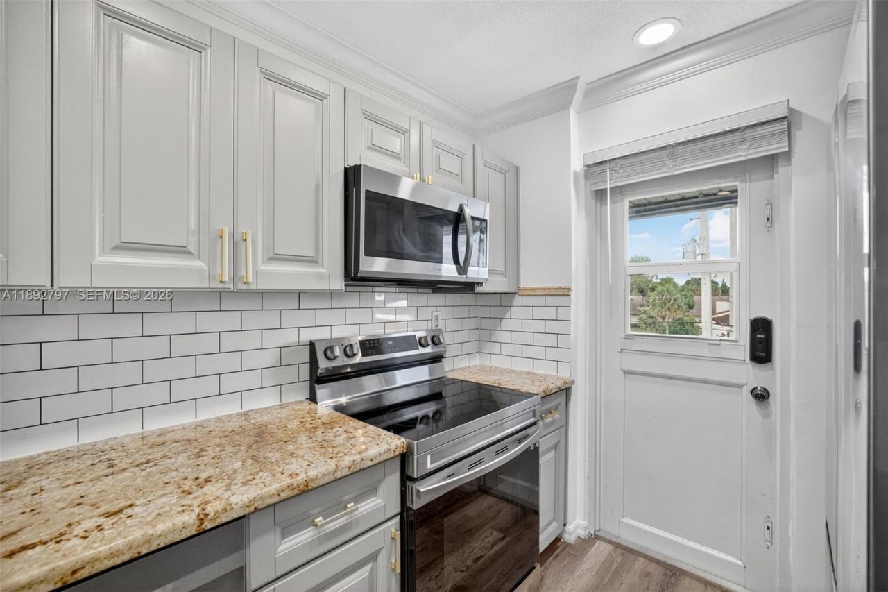 900 SW 12th St, Unit 305, Fort Lauderdale, FL 33315 Photo